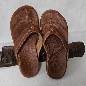 OluKai Men's Size 11 Hiapo Leather Sandal Teak Koa Brown Slippers 10101-2231